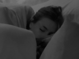 Farma 17 - 13. diel online - 17.9.2025 - Miška a Majo sa vášnivo bozkávajú. Voľba tretej duelovej dvojice